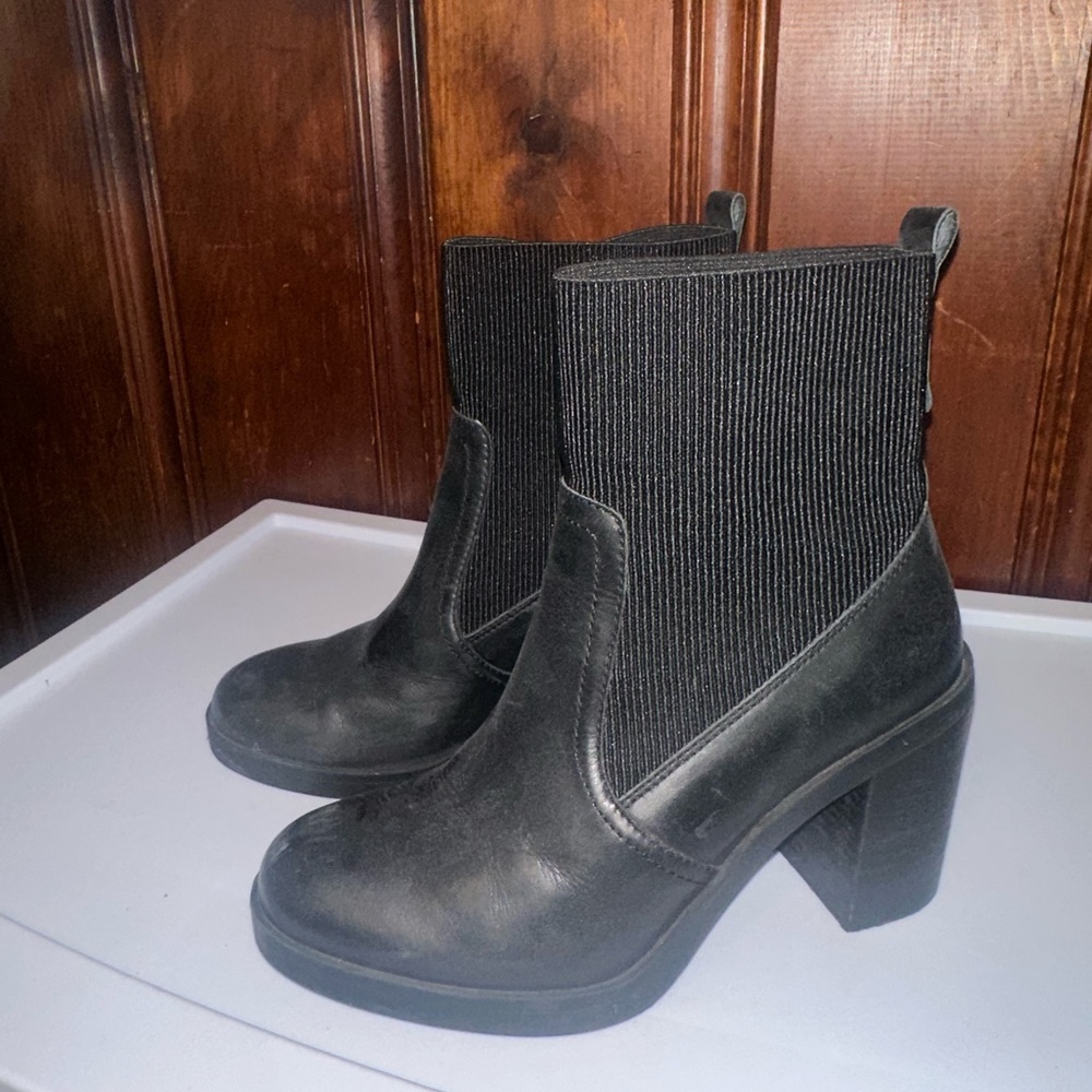 Boots - Picture 5 of 5